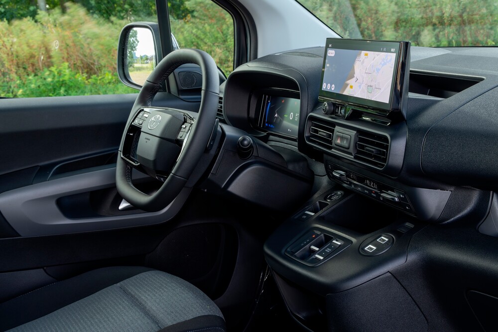 2024_ Proace City Family L1 BEV_ Libeccio blue_Interior_006.jpg