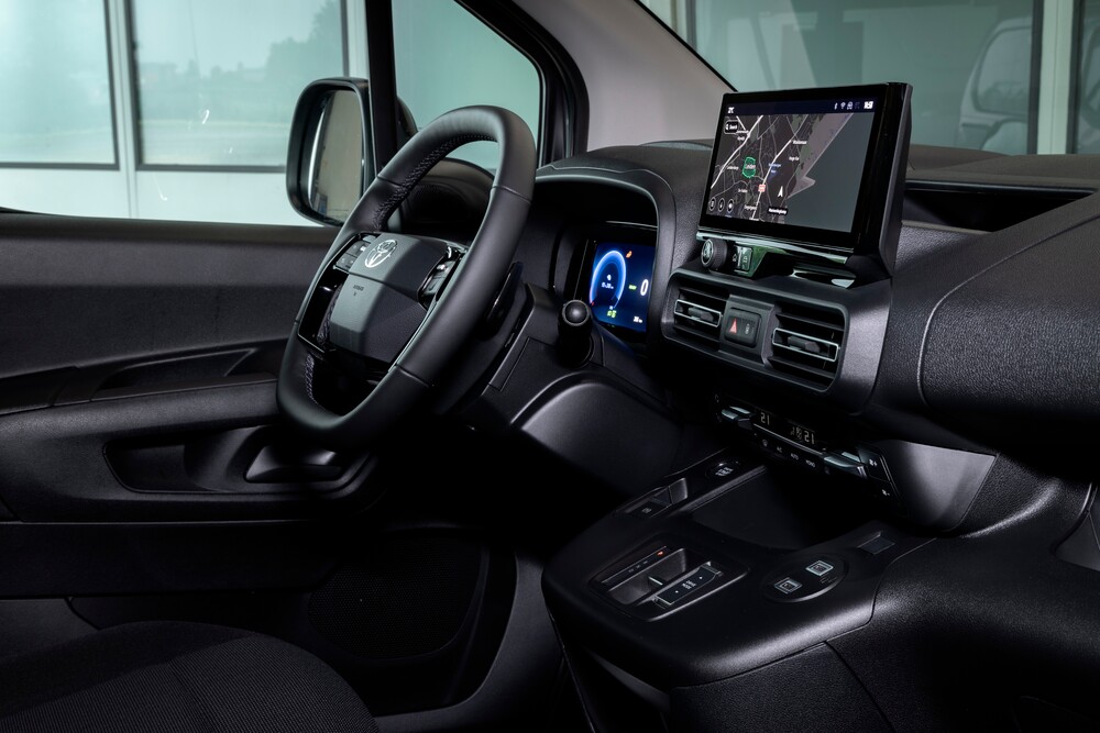 2024_Proace City Comfort L1 BEV_ Grey Cloud_Interior_002.jpg